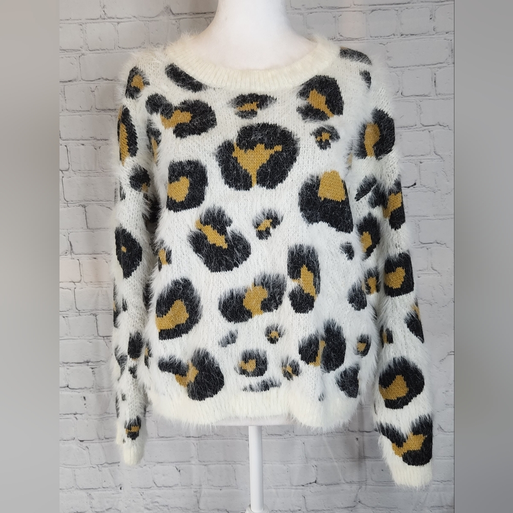 En Creme Chunky Leopard Print Fuzzy Long Sleeve Sweater